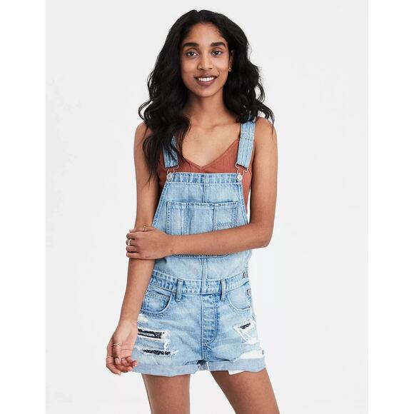 American Eagle Tomgirl Shortall Distressed Denim Overall Shorts Bib Size Small - Picture 2 of 10